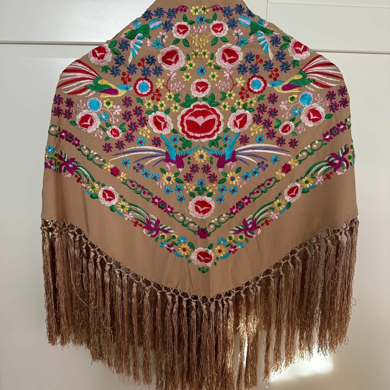 MANTONCILLO BORDADO MANTONCILLO BORDADO