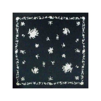 MANTÓN BORDADO EN SEDA