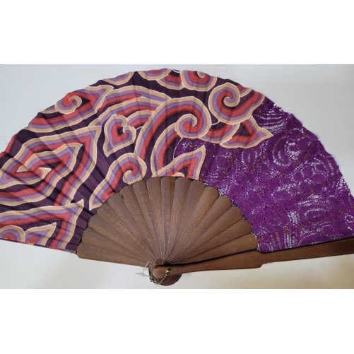 Abanico de seda con puntilla