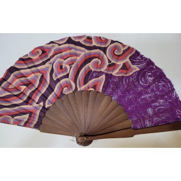 Abanico de seda con puntilla