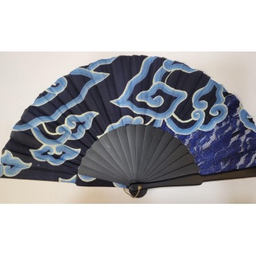 Abanico de seda con puntilla