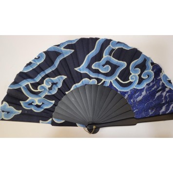 Abanico de seda con puntilla