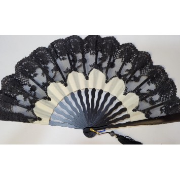 Abanico de Madera con puntilla